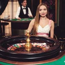 Meja Teen Patti live dealer di baloyskie dengan dealer profesional dan interface kartu digital